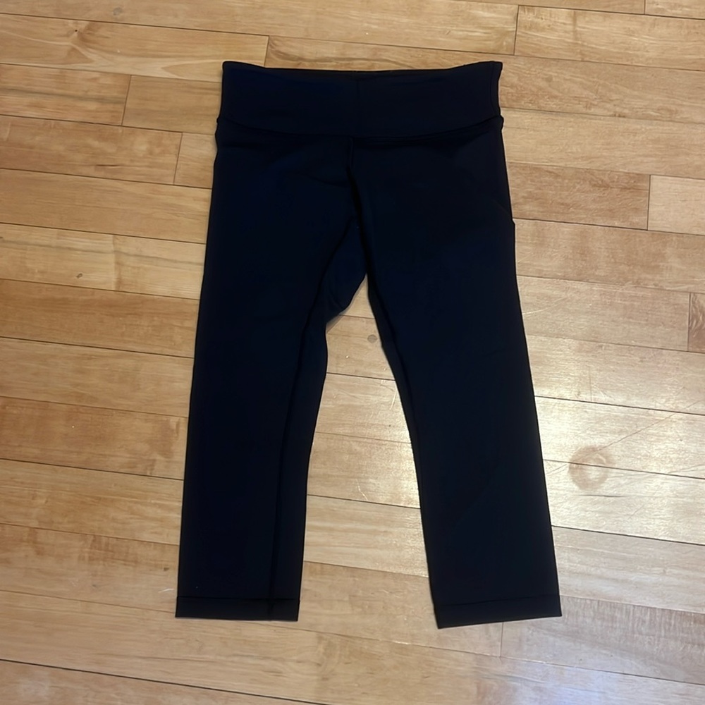 Lululemon black capri leggings, Luon, size 8, EUC